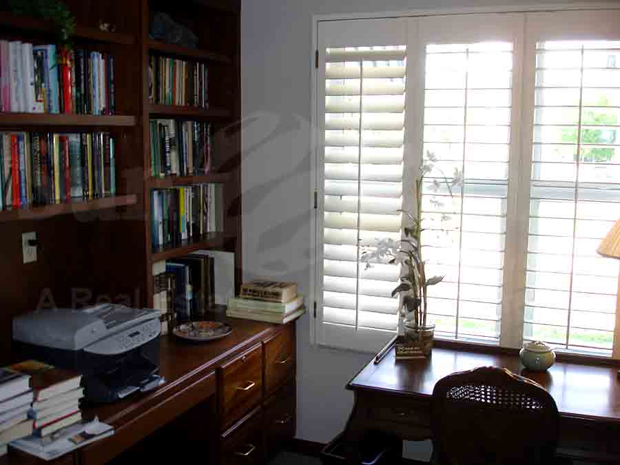 Martinique Club Library